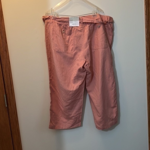 Liz, Claiborne XXL pink crop pants sits at waist belt included new with tag - Picture 2 of 2